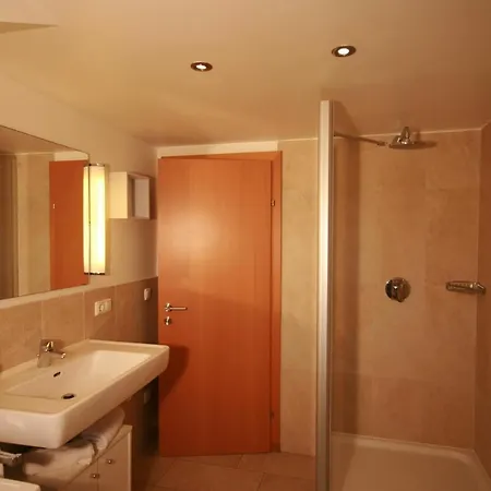 Апарт-готель Familienappartements Eder - Free Entry To Tauern Included